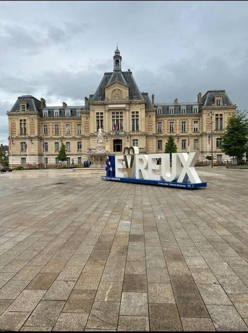 Apt Evreux 900M De La Gare Luaran gambar